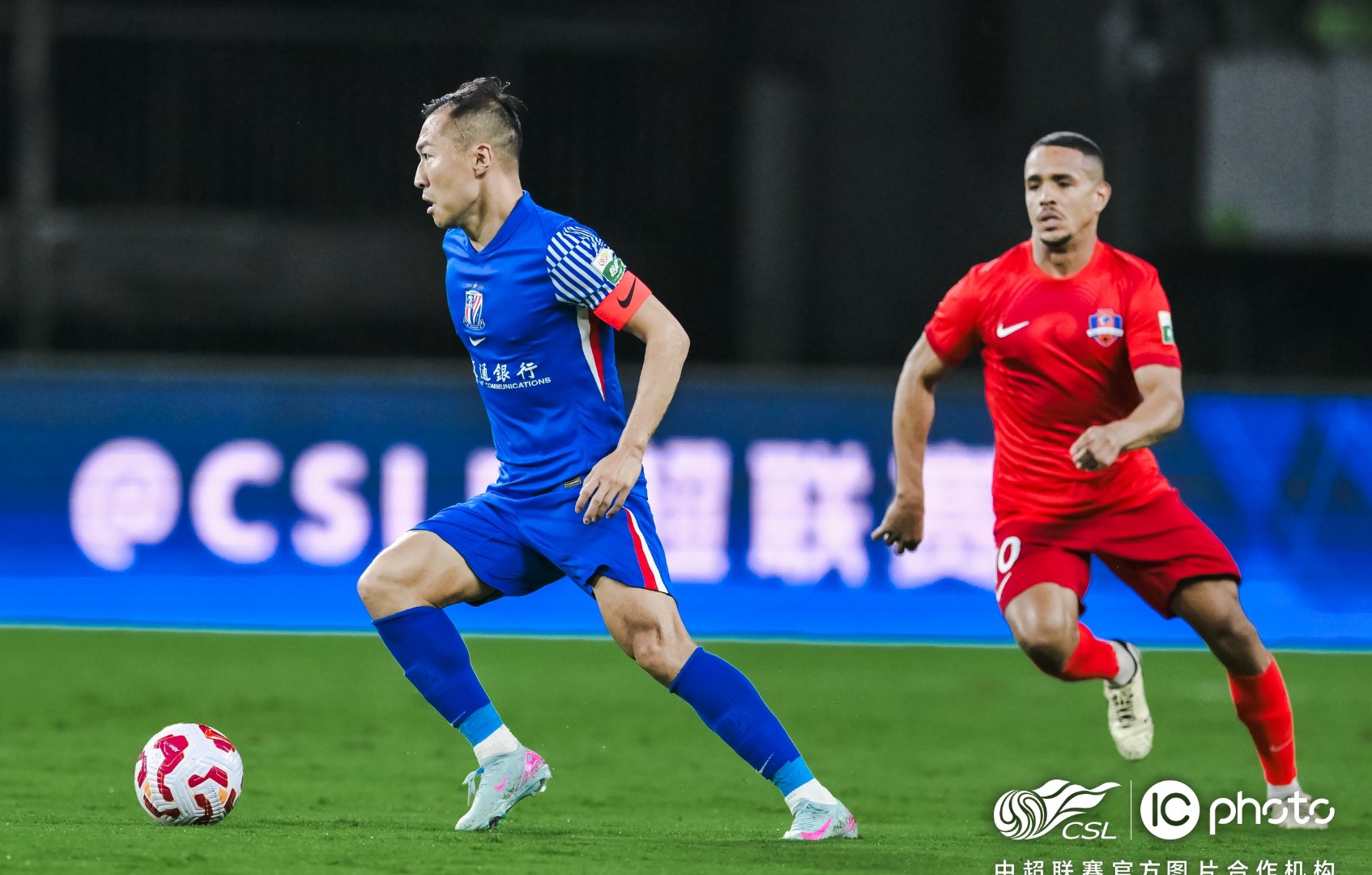 开云体育网站-集结日广州队备战荷甲，门线救险细节曝光，震撼外界，资深球员宣示担当